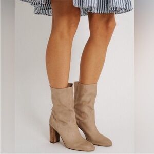 Free People Dakota Block Heel suede slouchy Boots Women’s size 40/ 9 Tan Color
